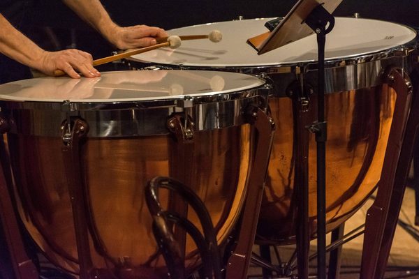Instruments de musique dont une batterie